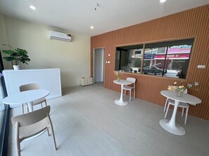 舒适宿舍, 阳台 | 起居区