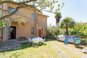 Outdoor dining - House 90 m. from the beach in Bolsena (Bolsena)