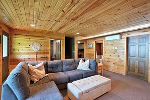 تلفزيون، مشغل دي في دي، ستيريو، مكتب