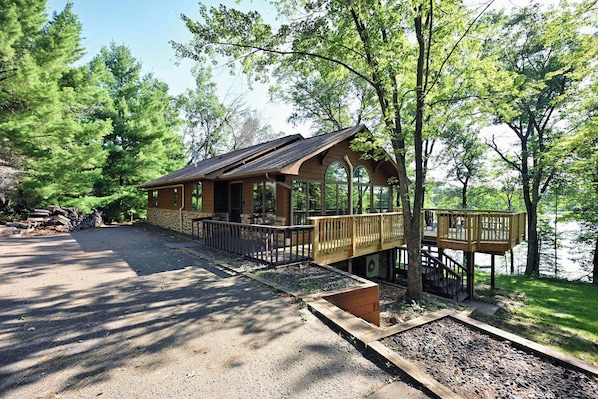 المنشأة من الخارج