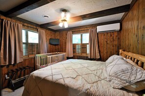 4 عدّة غرف نوم وواي فاي وملاءات أسرّة