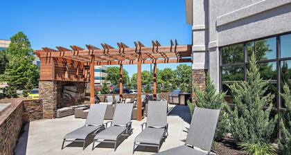 Classic Corner Queen BD No Stairs Fast WiFi Parking