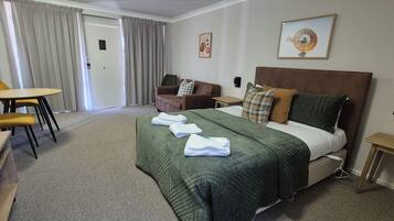 Desk, laptop workspace, iron/ironing board, free WiFi