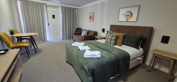 Deluxe dubbelrum | Skrivbord, arbetsyta för laptop, strykjärn/strykbräda och gratis wi-fi