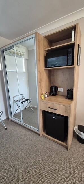 Deluxe Double or Twin Room | Living area | Printers