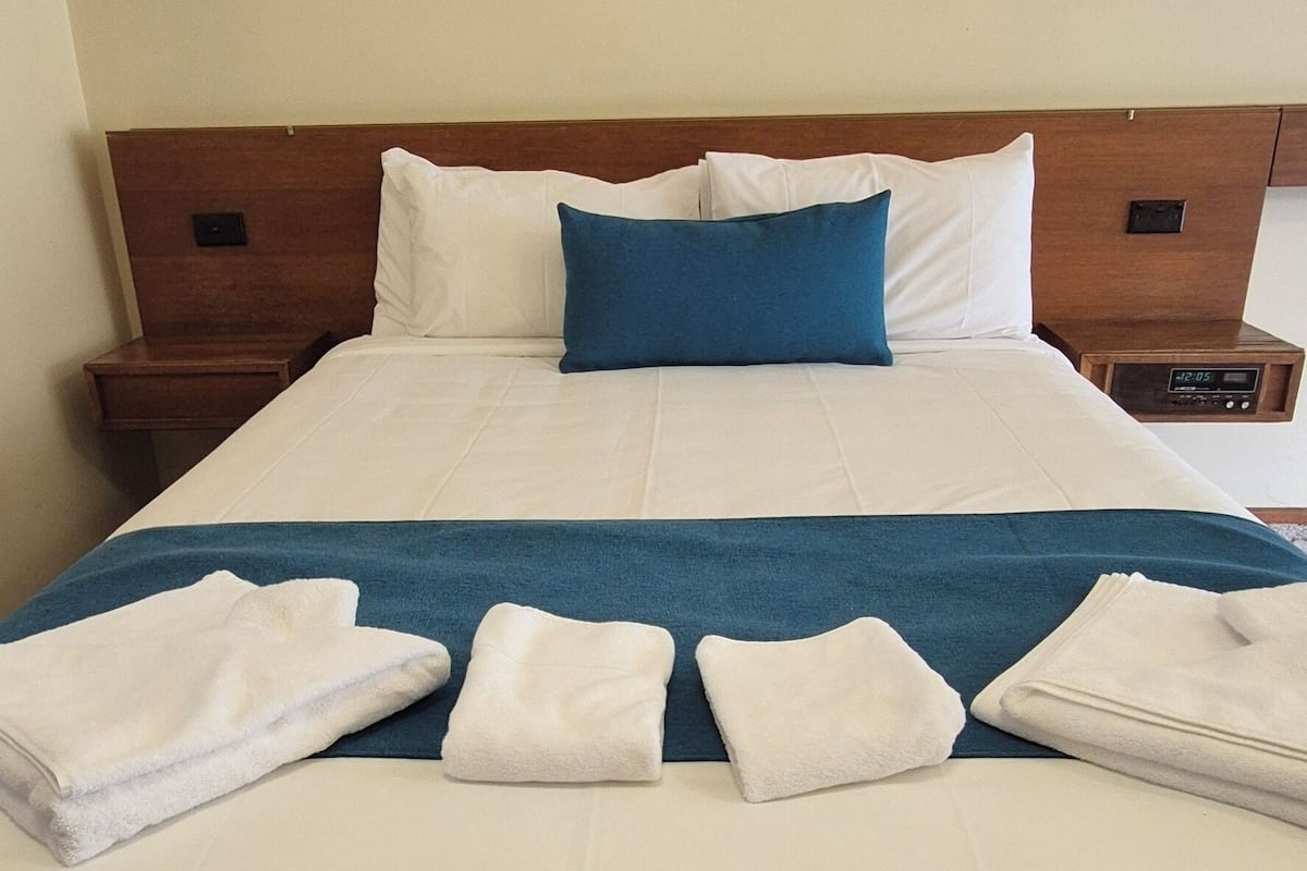 Desk, laptop workspace, iron/ironing board, free WiFi