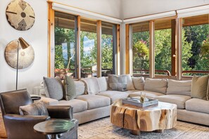 Télévision, cheminée