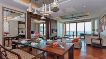Condo, 2 Bedrooms, Accessible | Dining room
