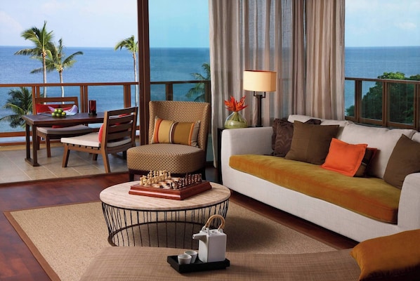 Condo, 2 Bedrooms, Accessible | Living room