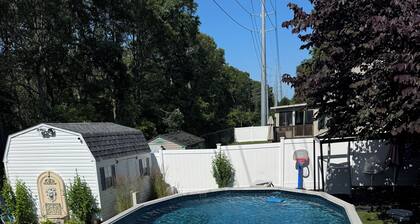 Pleasant house with AC in charming Shirley