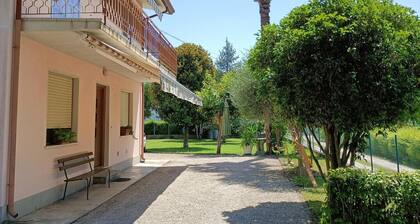 Apartment 'Oliva's House' with Private Garden, Wi-Fi and Air Conditioning