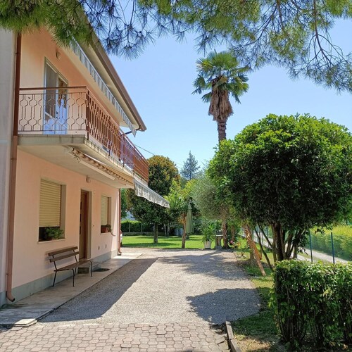 Apartment 'Oliva's House' with Private Garden, Wi-Fi and Air Conditioning