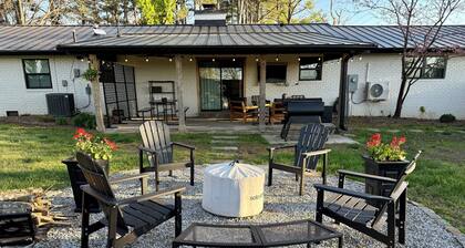 PRIME LOCATION! Walkable! Crystal Bridges, Walmart HQ, Downtown, Bike Trails!