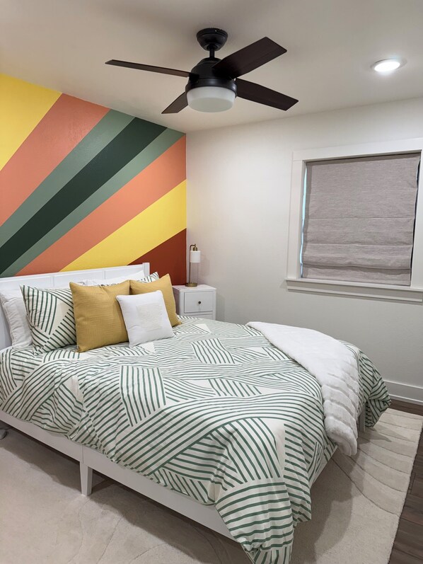 3 habitaciones, tabla de planchar con plancha, wifi y ropa de cama 