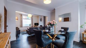 House, Patio | In-room dining