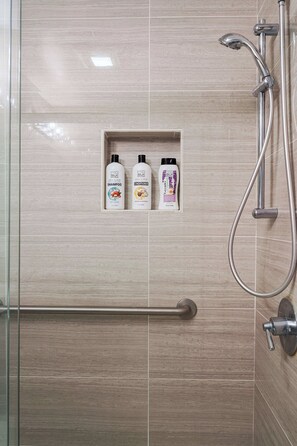 Shower, shampoo