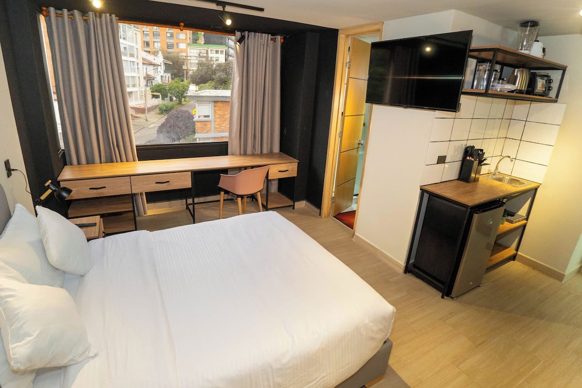 In-room safe, desk, laptop workspace, free WiFi