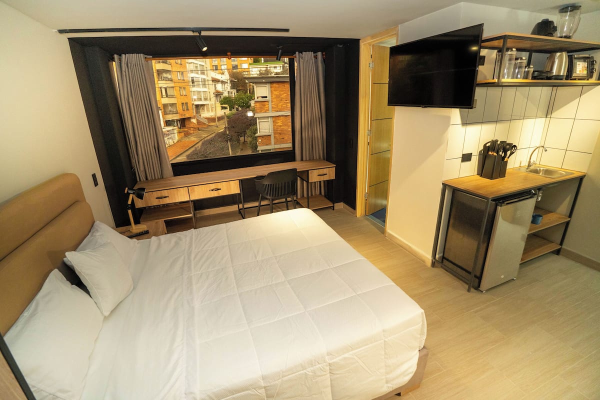 In-room safe, desk, laptop workspace, free WiFi