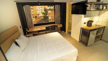 Habitación clásica doble | Caja fuerte, escritorio, espacio para trabajar con un portátil