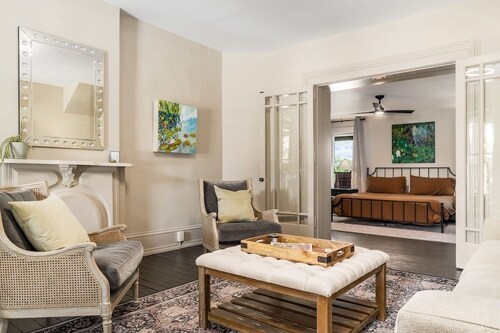 Historical & Quaint Renovated I-House in Downtown Somerset W/ Great Walkability