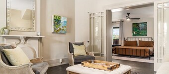 Historical & Quaint Renovated I-House in Downtown Somerset W/ Great Walkability