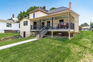 Exterior - Historical & Quaint Renovated I-House in Downtown Somerset W/ Great Walkability (Somerset)