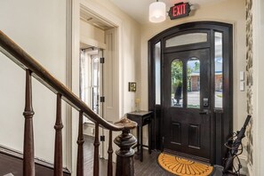 Interior - Cozy Room in Downtown Somerset with Spa Amenities (Somerset)