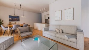 TV - Charming Santos Apartment by LovelyStay (Lisboa)