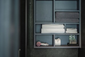 Apartment, Balcony | Bathroom