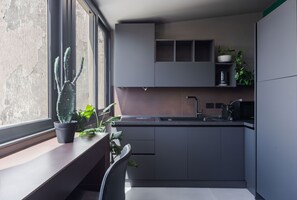 Fridge, microwave, oven, coffee/tea maker