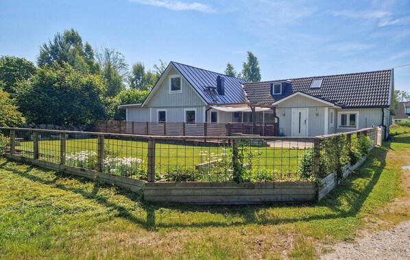 Exterior - Beautiful home in Asarum (Asarum)