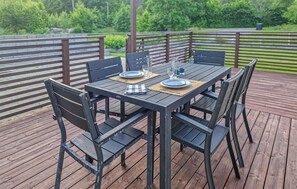 Outdoor dining - Beautiful home in Asarum (Asarum)