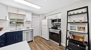 ميكروويف، فرن، موقد طهي مسطح، غسالة أطباق