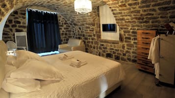 5 habitaciones, tabla de planchar con plancha, wifi y ropa de cama