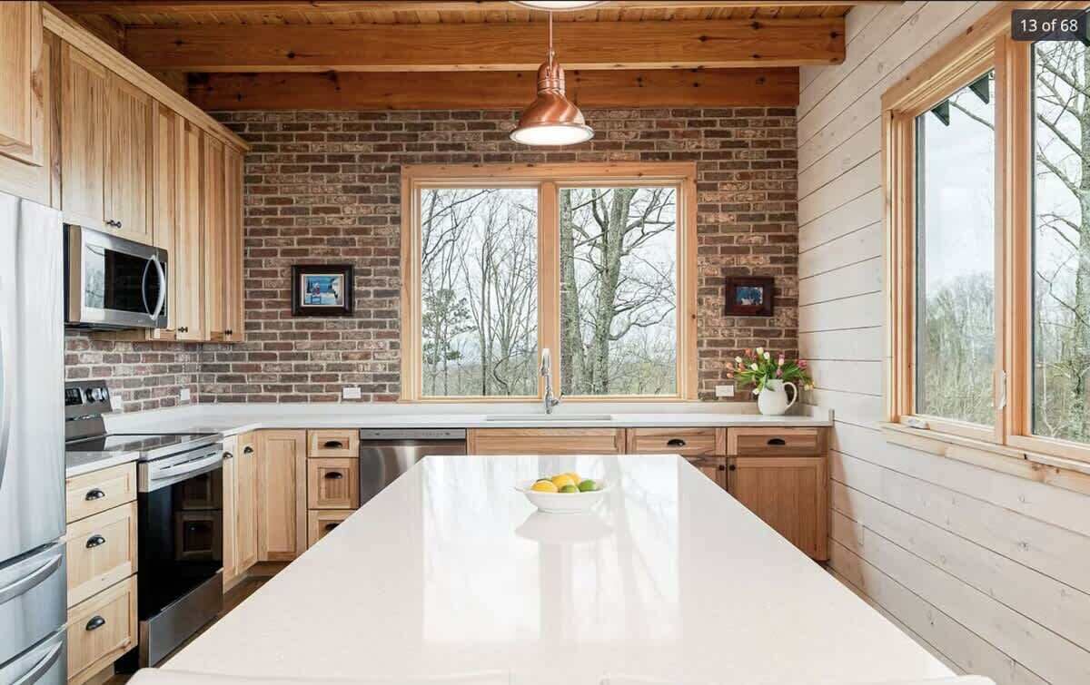 Kylskåp, mikrovågsugn, ugn och spishäll