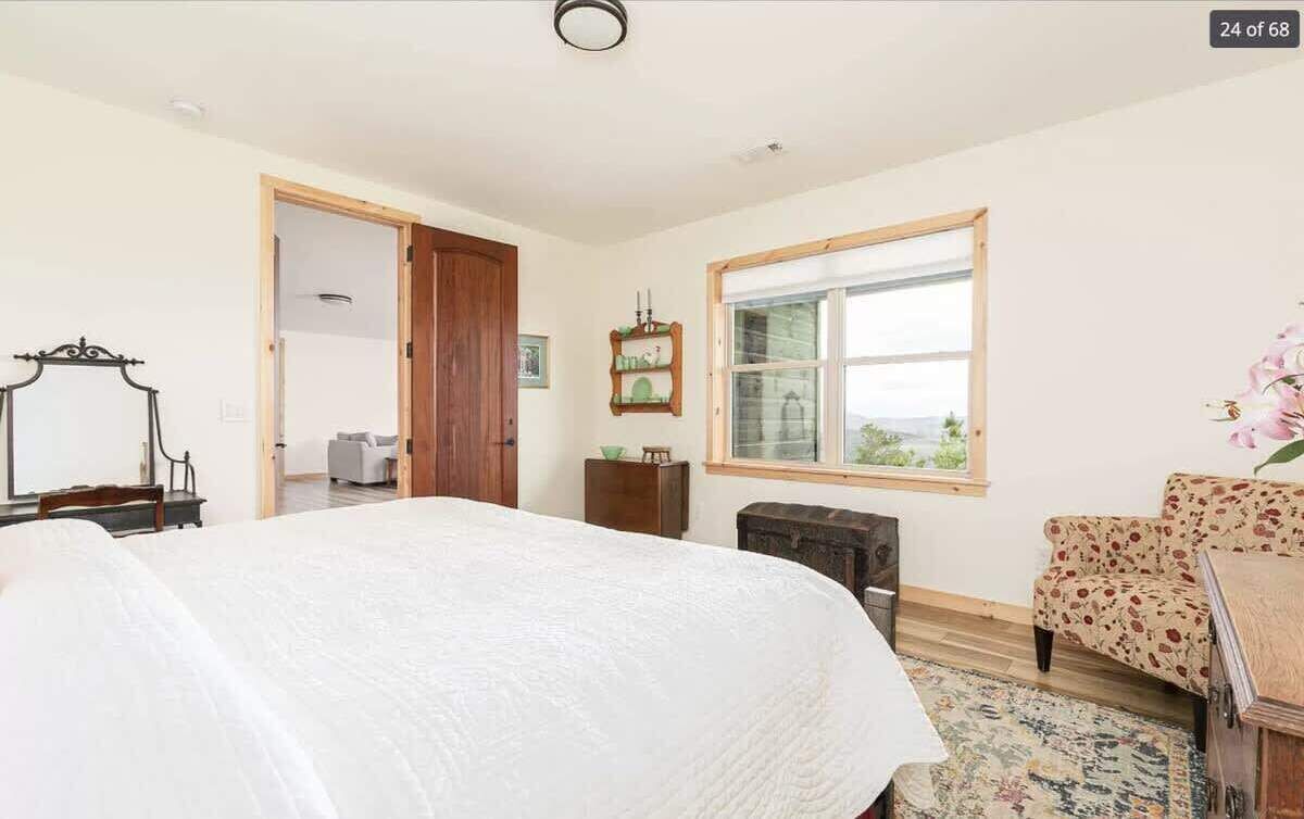 5 Schlafzimmer, Bügeleisen/Bügelbrett, WLAN, Bettwäsche