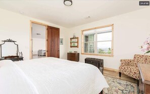 5 bedrooms, iron/ironing board, WiFi, bed sheets