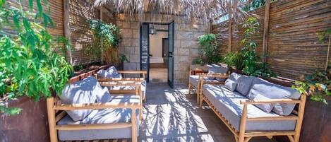 Family Room | Terrace/patio