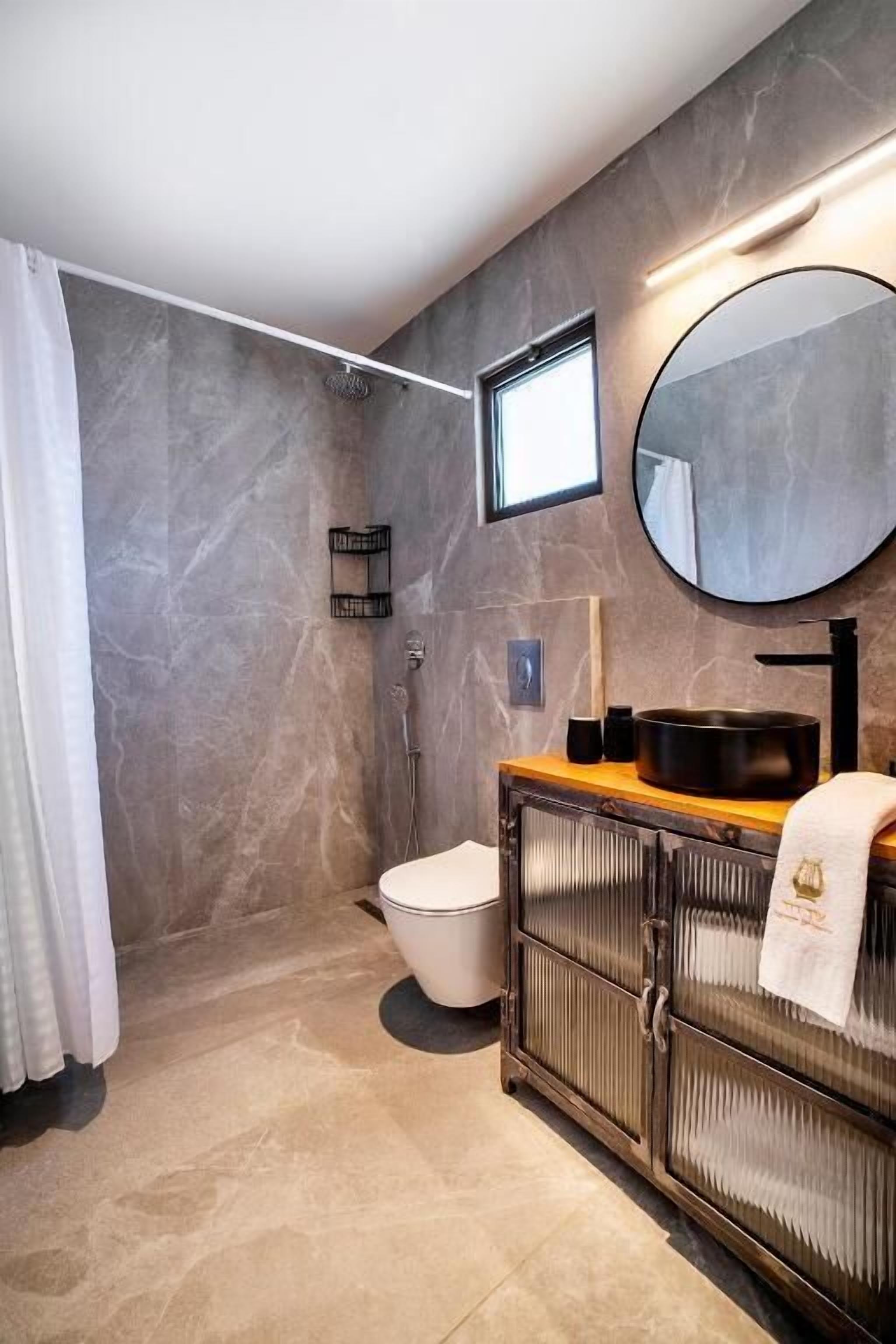 Shower, towels