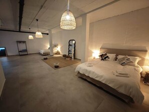 4 bedrooms, in-room safe, iron/ironing board, WiFi