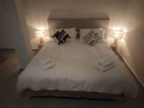 4 bedrooms, in-room safe, iron/ironing board, WiFi