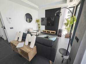 TV - Casa M²
Estepona and Marbella getaway-Sleeps 10 (Estepona)