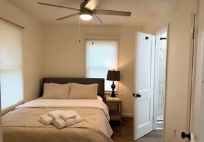 2 chambres, fer et planche à repasser, accès Internet, draps fournis