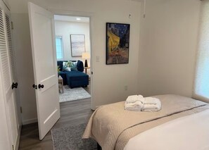 2 habitaciones, tabla de planchar con plancha, internet y ropa de cama 