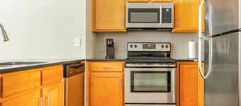 McOuat Place 7C - Luxury 1 Bed Downtown Indy Apartment Prime Location
