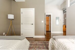 1 bedroom, travel cot, free WiFi, bed sheets -  Luxury 1BR Downtown Indianapolis Prime Location Near Everything (Indianapolis)