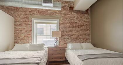 McOuat Place 7C - Luxury 1 Bed Downtown Indy Apartment Prime Location