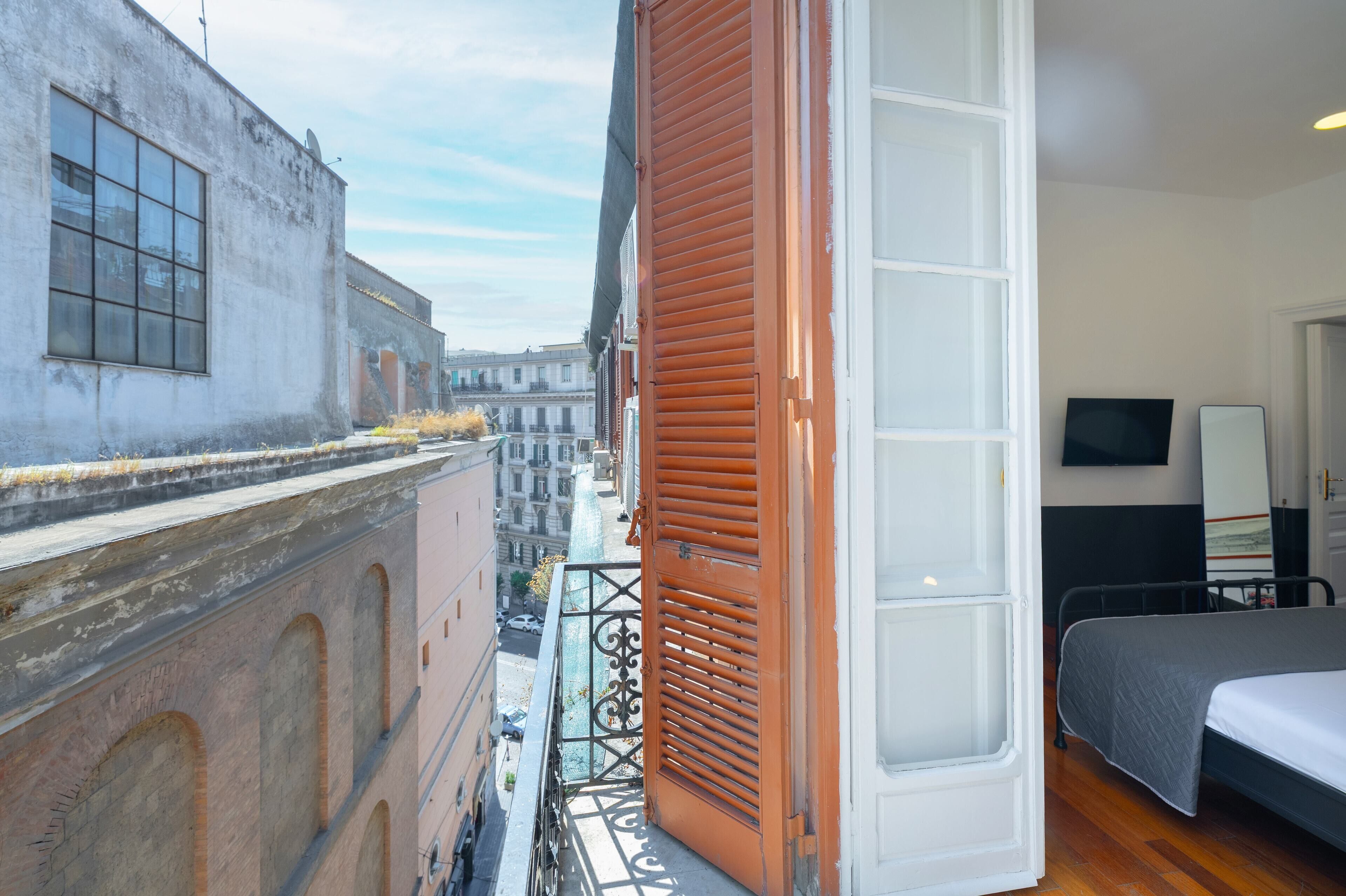 Deluxe-Doppelzimmer, Balkon | Minibar, Schreibtisch, laptopgeeigneter Arbeitsplatz