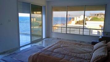 3 bedrooms, free WiFi, bed sheets, wheelchair access