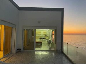Outdoor dining -  3-bedroom apartment in Sounine (Sounine)